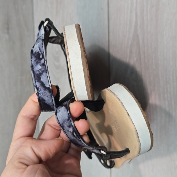 Teva Women Leather Strappy Sandals Flats shoes sz 8 - Picture 5 of 10